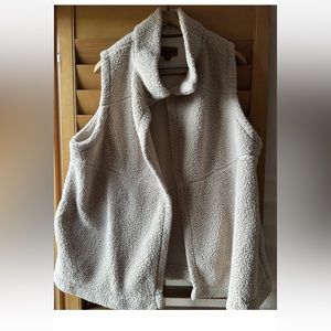 Koolaburra by UGG Plus 2X Brushed Sherpa Pockets Cozy Soft Vest Light Beige